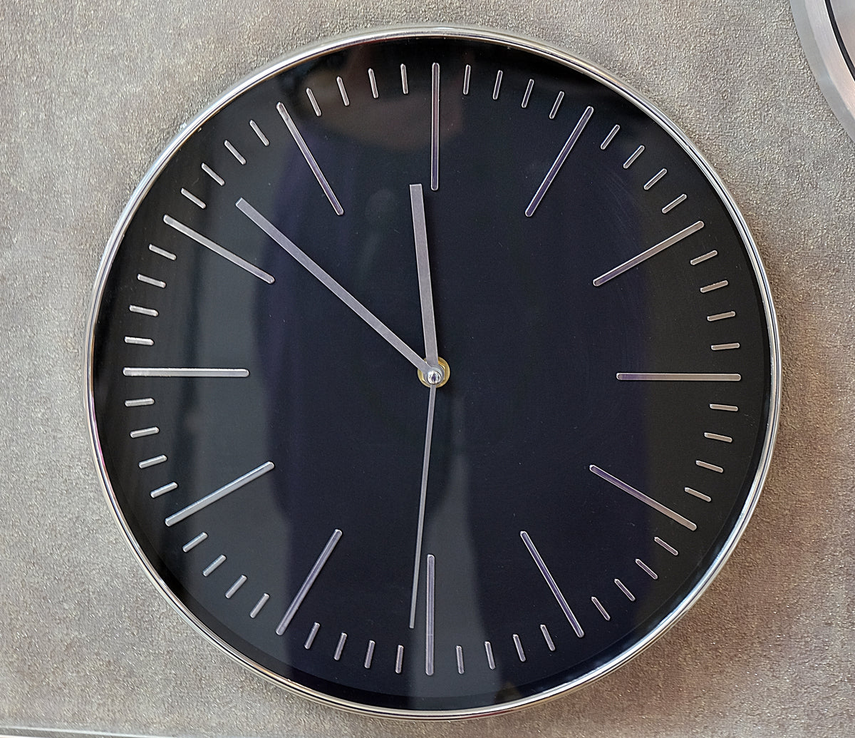 Elegant &amp; Simple Wall Clock